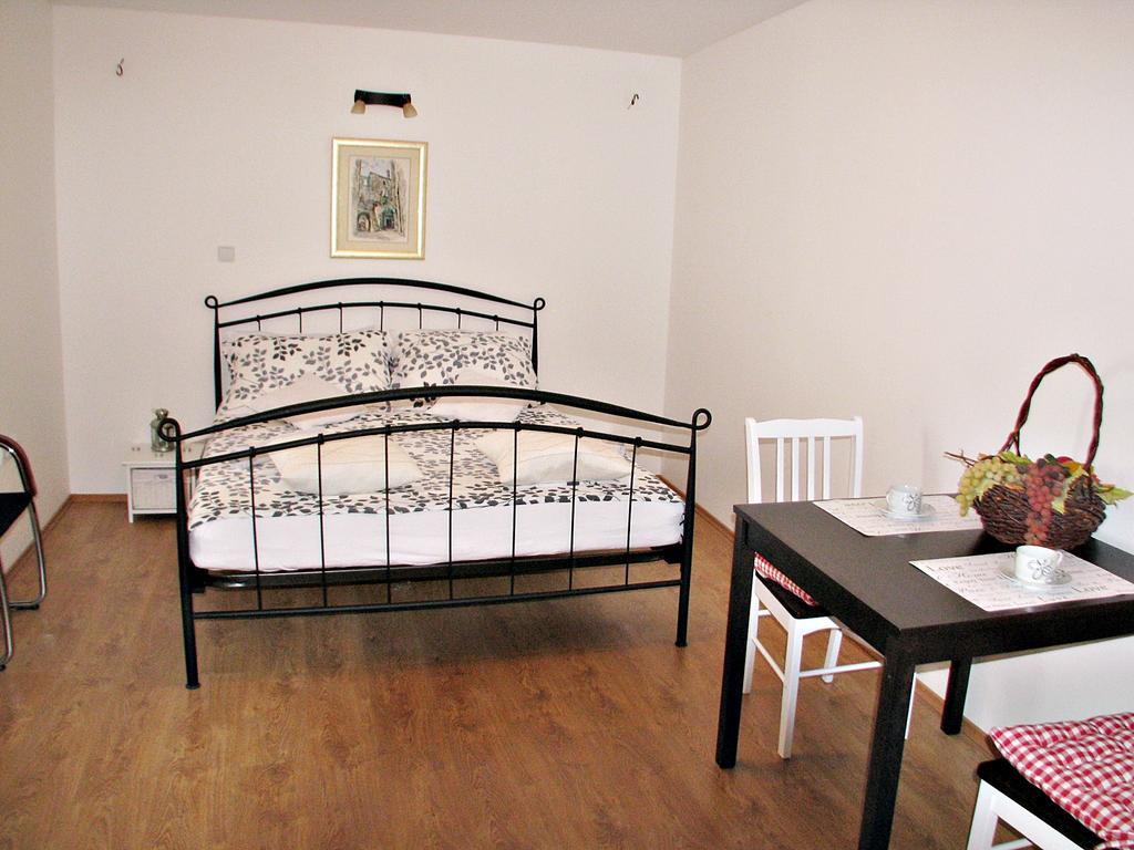 Apartment Noa Kaštel Kambelovac Rum bild