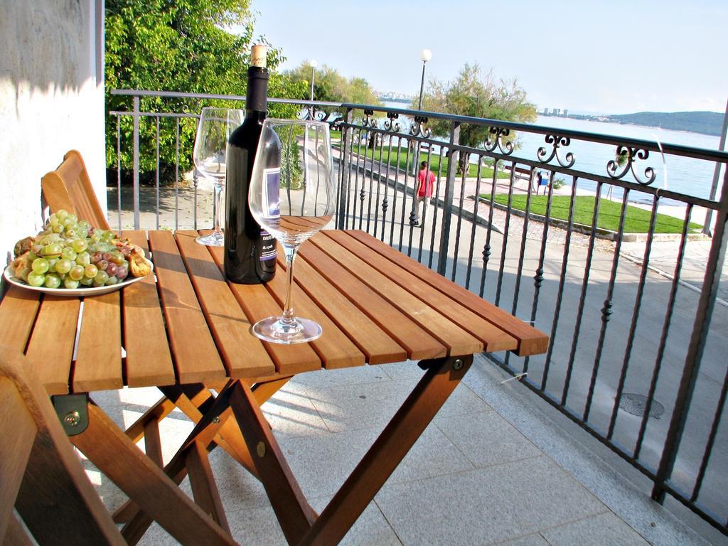 Apartment Noa Kaštel Kambelovac Rum bild