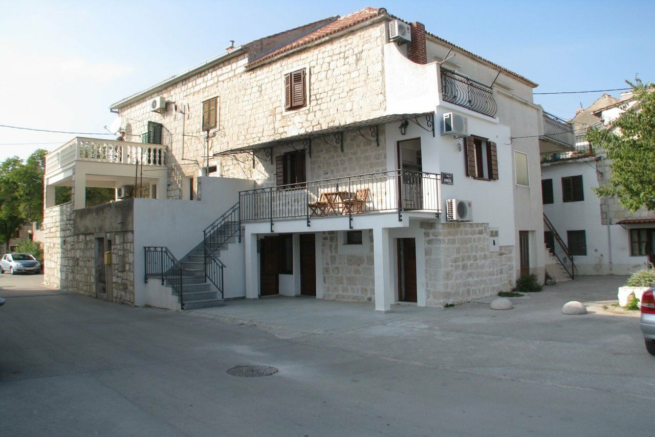 Apartment Noa Kaštel Kambelovac Exteriör bild